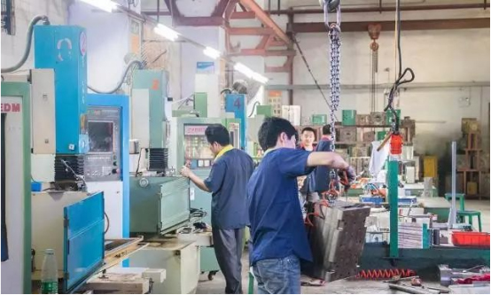 plastic cosmetic packaging manufacturers