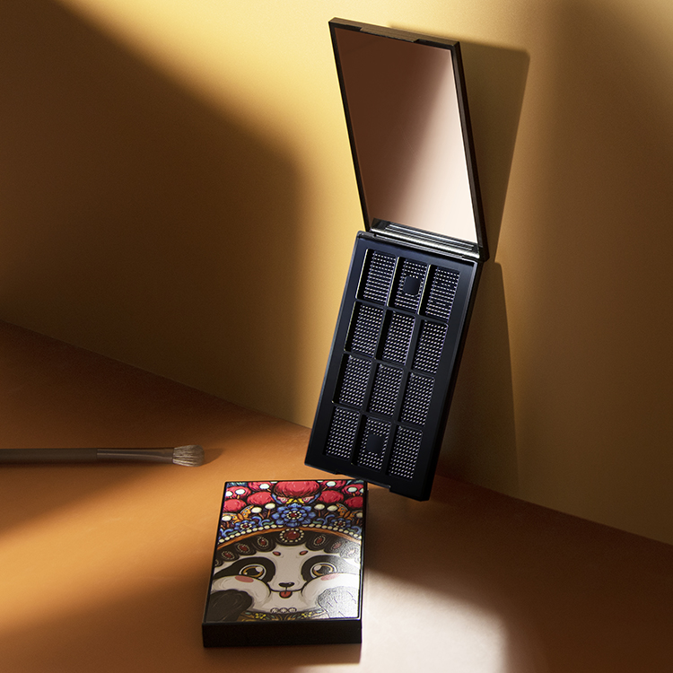 empty eyeshadow palette